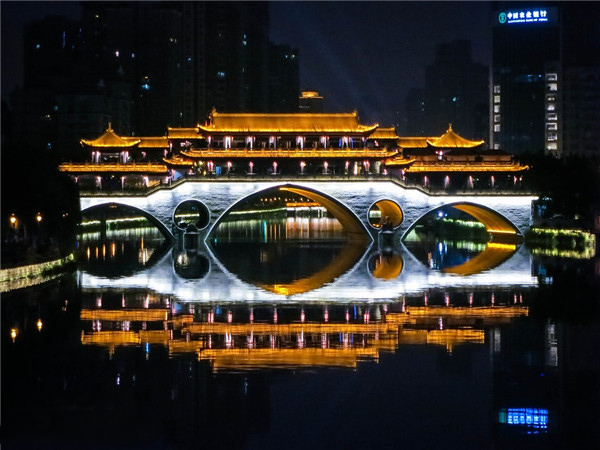 亮化工程照明設(shè)計如何實現(xiàn)藝術(shù)效果？